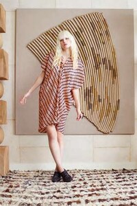 Laid-Back Luxe Lookbooks Image 7