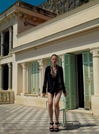 Sultry Femme Fatales Spreads Image 8