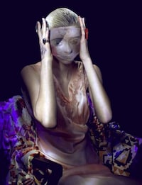 Eerily Illuminated Editorials Image 4