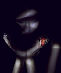 Eerily Illuminated Editorials Image 7