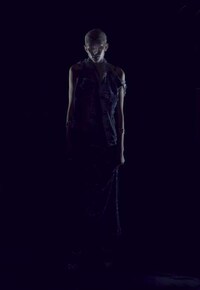 Eerily Illuminated Editorials Image 8