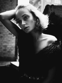 Monochrome Supermodel Portraits Image 7