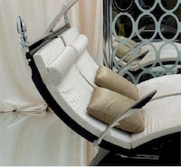 High-Tech Multimedia Loungers Image 3