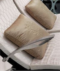 High-Tech Multimedia Loungers Image 5
