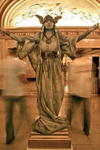 Living Art Installations Image 4