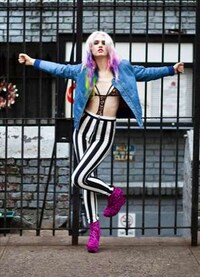 Grungy Pop Star Fashion Image 2