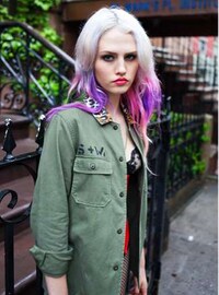 Grungy Pop Star Fashion Image 3