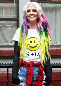 Grungy Pop Star Fashion Image 4