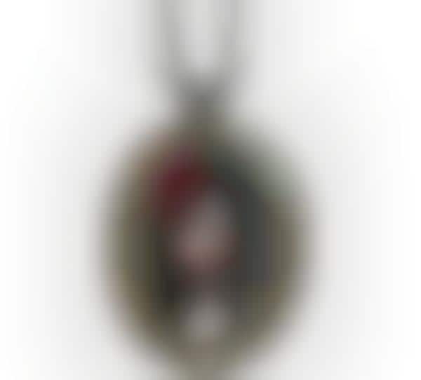 Blood-Weeping Necklaces