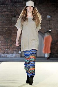 Mediterranean Artist Fashion Image 6