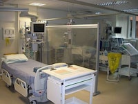 Retractable Clinic Partitions Image 5