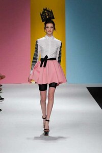 Tourism-Inspired Fashion Image 4