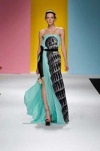 Tourism-Inspired Fashion Image 6
