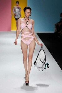 Tourism-Inspired Fashion Image 7