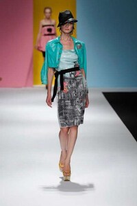 Tourism-Inspired Fashion Image 8