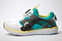 Futuristic Lightweight Kicks Image 2