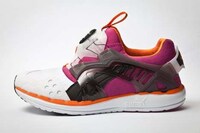 Futuristic Lightweight Kicks Image 3