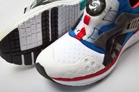 Futuristic Lightweight Kicks Image 5