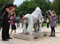 Heat-Sensitive Statues Image 4