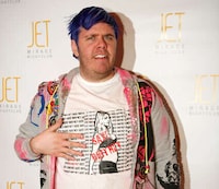 Supportive Fan Fashion Image 2