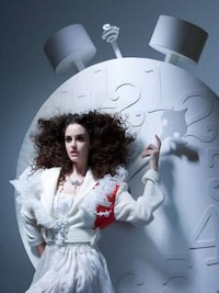 Fashionable Folded Photography Image 8