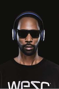 Color-Blocked Headphones Image 4
