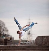 Artistic Acrobatic Pictorials Image 8