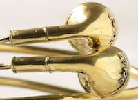 Golden Headphone Jewelry Image 4