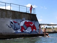 Dramatic Interactive Street Art Image 4