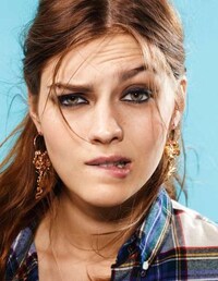 Floral-Framed Fashion Image 8