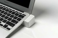 Multi-Port Laptop Rods Image 4