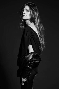 Intense Hair-Munching Shoots Image 3