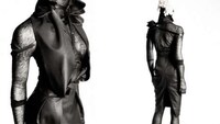 Excessively Folded Fashion Image 6