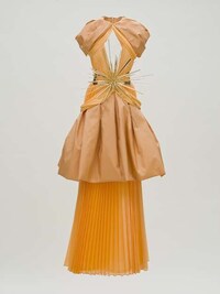 Fresco-Inspired Fashion Image 6
