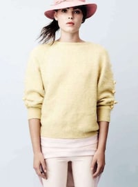 Conservatively Chic Captures Image 2