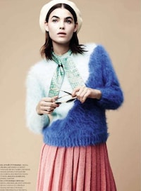 Conservatively Chic Captures Image 6