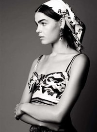 Conservatively Chic Captures Image 7