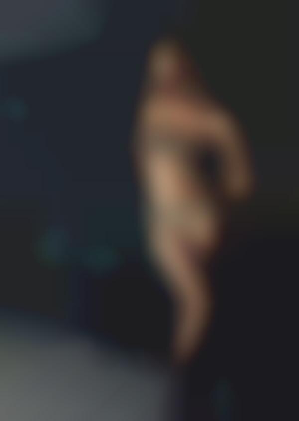 Tempting Two-Piece Pictorials