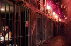 Spine-Chilling Caged Diners