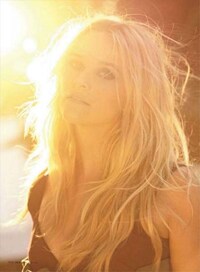 Sleepy Beach Editorials Image 3