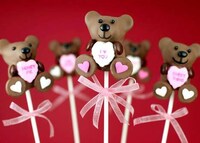 Heart-Toting Tiny Treats Image 2