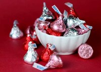 Heart-Toting Tiny Treats Image 5