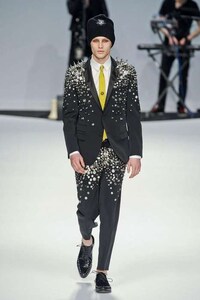 Bedazzling Buttoned Menswear Image 3