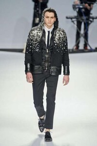 Bedazzling Buttoned Menswear Image 5