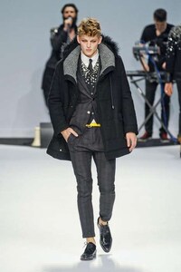 Bedazzling Buttoned Menswear Image 7