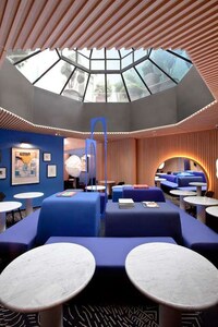Graphic Parisian Lodging  Image 2