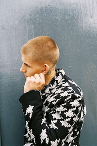 Street-Side Suited Captures Image 2