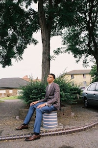 Street-Side Suited Captures Image 8