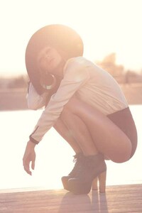 Monochromatic Mexican Fashion Image 3
