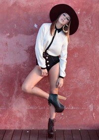 Monochromatic Mexican Fashion Image 4
